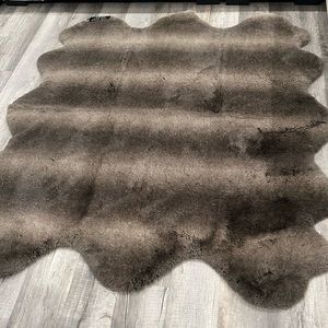 NEW with tag Mon Chateau Luxe Faux Fur Rug 5ft 10in x 5ft 3in